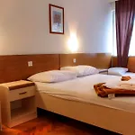 فندق Riviera 2*