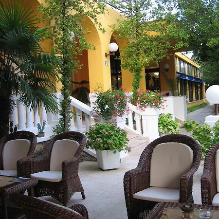 Hotel Riviera 2*